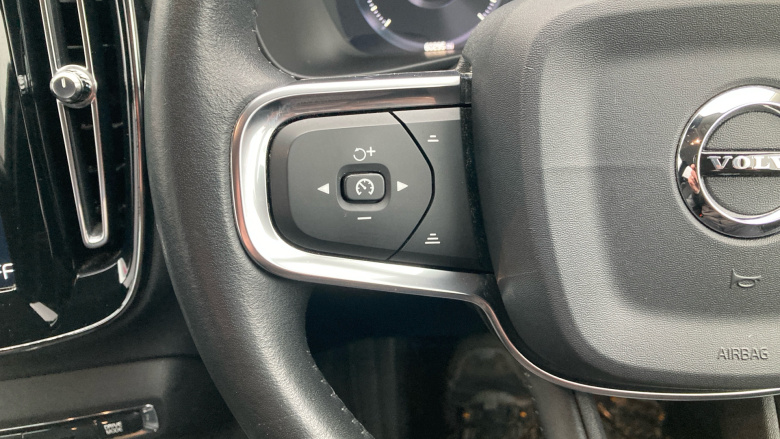 Volvo Xc40 2.0 T4 Momentum Pro 5dr AWD Geartronic Petrol Estate